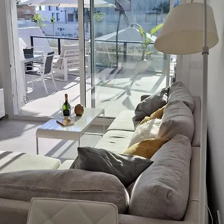 Deluxe With Garden And Sea View Апартаменти